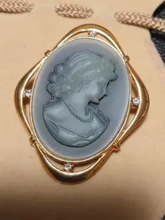 レトロブローチ