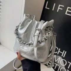 シルバー ショルダーバッグ