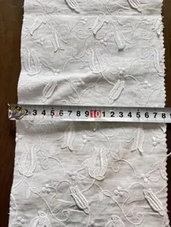 オーストリア製　生地　ハギレ　はぎれ　特殊　刺繍　麻　リネン　花柄　白　ホワイト
