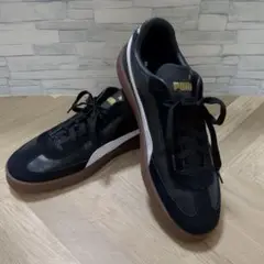 PUMA ブラック/ホワイト スニーカー