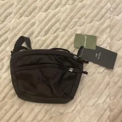 ARC'TERYX ブラックショルダーバッグ