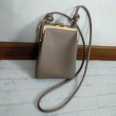 ベージュ がま口 ショルダーバッグ　スマホも入るお財布