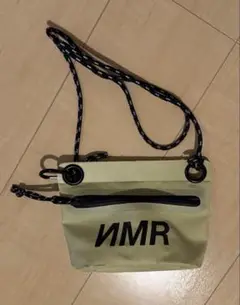 NMR NUMERALS ヌメラルズ　サコッシュ