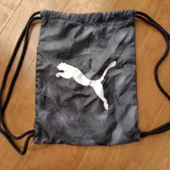 Puma ナップザック 黒と白 ロゴ入り