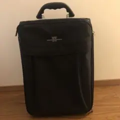 【キャスターに難あり】キャリーケース