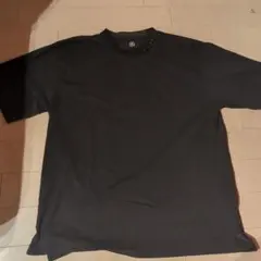 ATHLETA ブラック ポケット付き Tシャツ