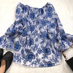 1回着用 グレースコンチネンタル ブルーの刺繍が素敵な長袖ブラウス