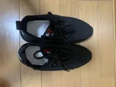 ブラック　スニーカー　22.5センチ　ウォーキング　ウェイトトレーニング