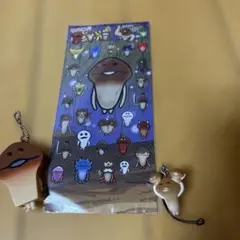 【新品】なめこシールとキーホルダー2個【目立つ汚れなし】