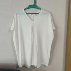 ユニクロ　ホワイト Vネック 半袖シャツ