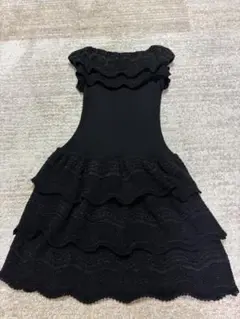 ルネ　ノースリーブワンピース　36（Ｍ〜Ｌ) 黒地に金のラメ入り