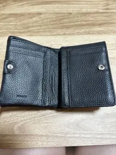 ブラックレザー二つ折り財布