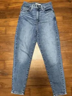 リーバイス　HIGH WAISTED MOM JEAN 25