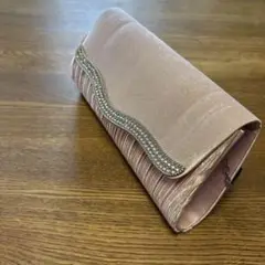 ビジュー付きピンククラッチバッグ