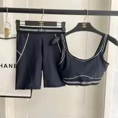 alo スポーツブラとショートパンツセット 黒 M