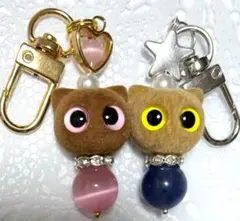 2個セット　ピンクキャッツアイとシルバーオブシディアンのネコキーホルダー