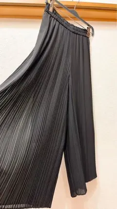 ❤️UNIQLO ♡美品　シフォンプリーツスカートパンツ ブラック M スカチョ