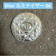 Dior ディオースキンフォーエバー グロウ ルミナイザー 06