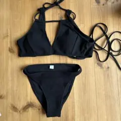 水着　黒ビキニ　ブラック