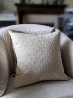 アイボリー刺繍入りクッションカバー