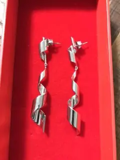 スタニングルアー ピアス
