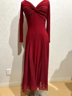 ロングワンピース　クリエイトサン❣️落ち着いた真紅❣️シンプル❣️パーティーにも❣️