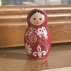 赤いマトリョーシカ　フランス製陶器　ミニチュア人形　フェーブ