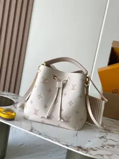 Louis Vuitton バケットバッグ ベージュ