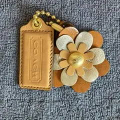 COACH 花型レザーキーホルダー