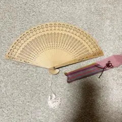 竹製 透かし彫り 扇子とストライプカバー