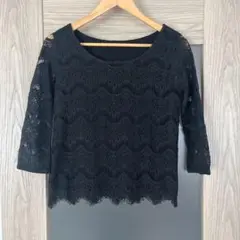 黒のレース五分袖トップス