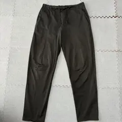 UNIQLO ウルトラストレッチアクティブテーパードパンツ