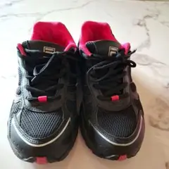 FILA　フィラ　ランニングシューズ　スニーカー　２３cm　ブラック×ピンク