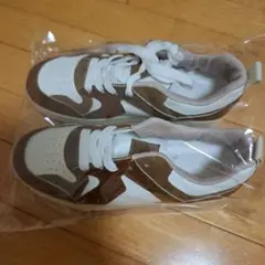 カジュアルスニーカー