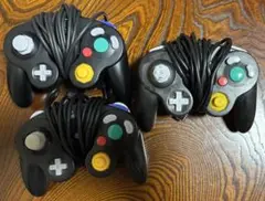 ゲームキューブコントローラー 2個、ホリコントローラー1個