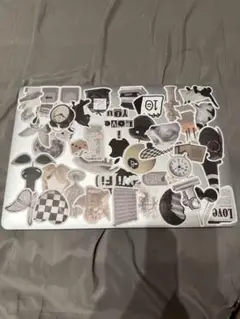 MacBook本体 ステッカー付き