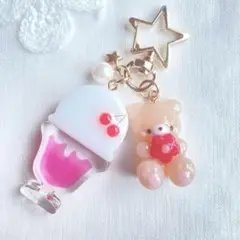 レジン　星型キーホルダー　　アイスクリーム and くまちゃん