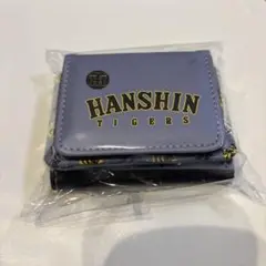 阪神タイガース　三つ折り財布　ユニフォーム柄
