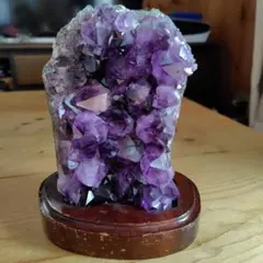 アメジスト結晶 紫水晶 原石 置物 木製台座付き