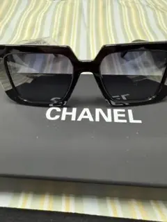 CHANEL ブラック サングラス スクエア
