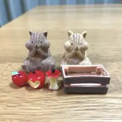 食いしん坊リスさん　オブジェ　置物　ナチュラルキッチン　秋　りんご　シルバニア