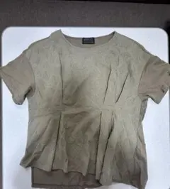 REACカーキ色 Tシャツ