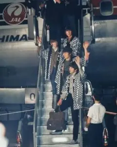 JAL  法被 ファーストクラス ノベルティです。  フリーサイズ 青色 JAL ハッピ ファーストクラス ノベルティ フリーサイズで、青色