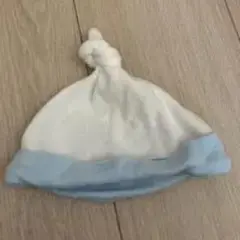 ホワイトとブルーのベビー帽子