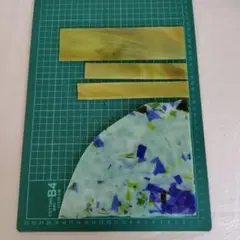 緑色と青色のガラス片セット