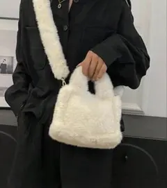 【完売品／人気】ファー ミニハンドバッグ 白