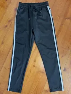 キッズ用　ラインジャージパンツ サイズ140