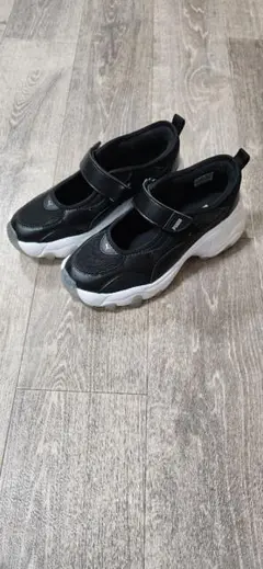 美品！PUMAスニーカーPULSAR WEDGE SANDAL BILLYS