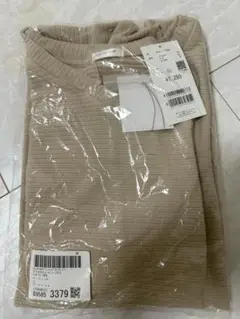 【ハニーズ】新品　アクセ付き　ドルマンVネックカットソー