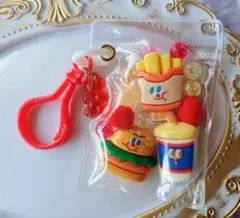 ガチャ詰め風ポーチ　キャンディバッグキーホルダー　ジャンクフード　赤